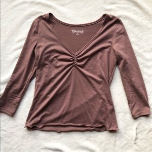 2/$10 SALE 🌺 🌼 Dark mauve/Purple Top